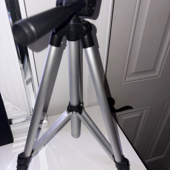 Sony Compact Pink Camera - Picture 3 of 4